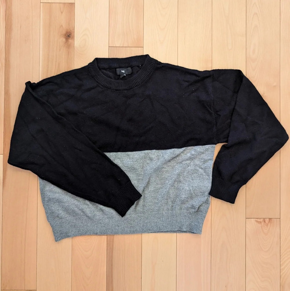 Tag Cropped  Sweater - Picture 1 of 2